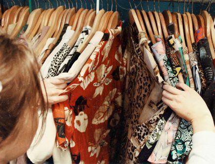 Deze items moet elke vrouw in haar kledingkast hebben hangen